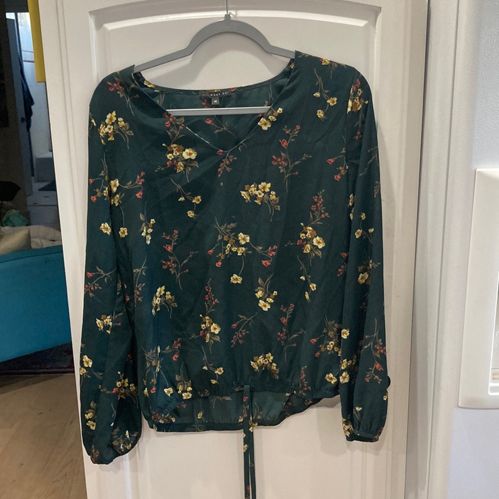 West Kei Green floral blouse size M Stitchfix